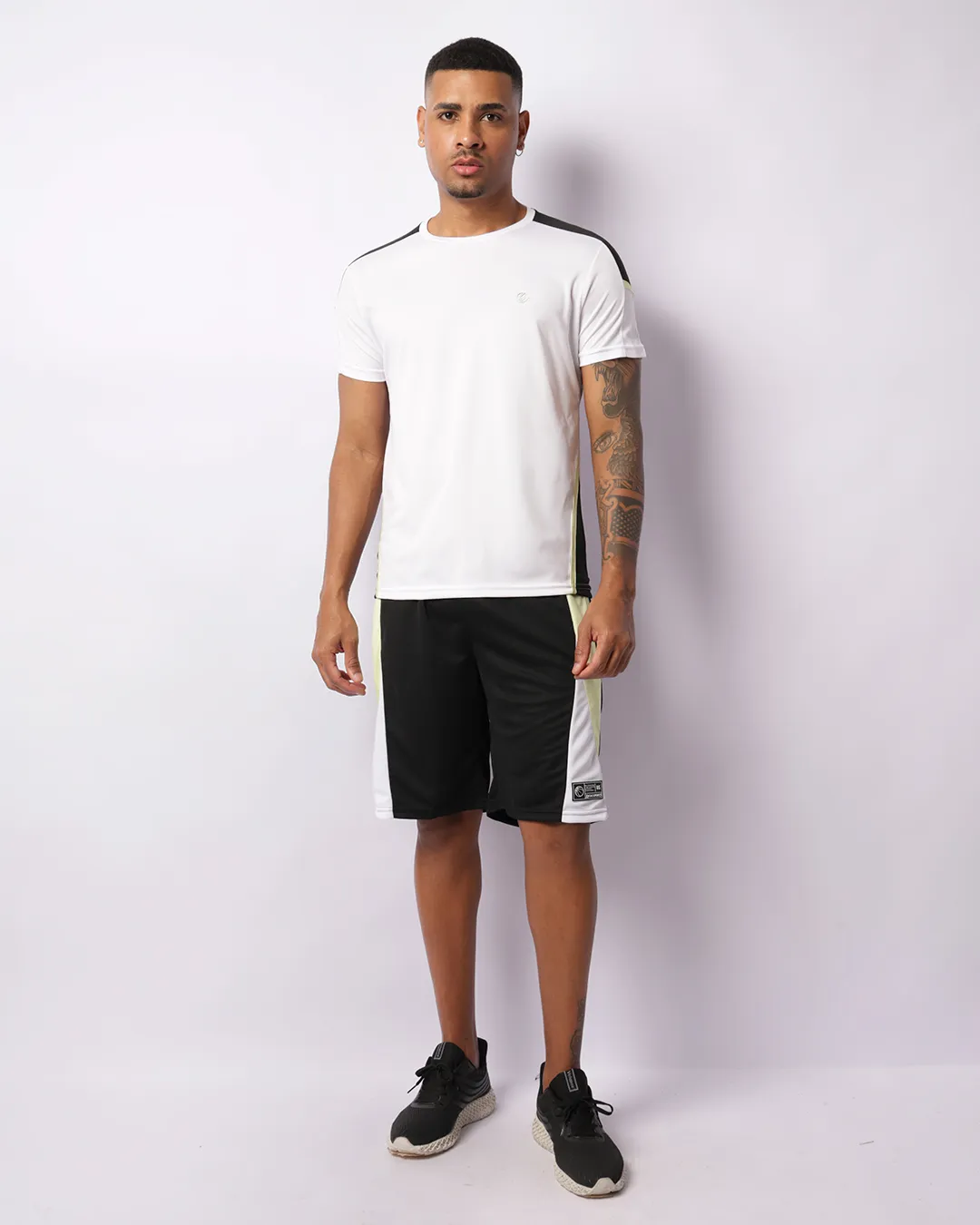 Bermuda Esportiva Masculina Recortes Com Aplicação Preta