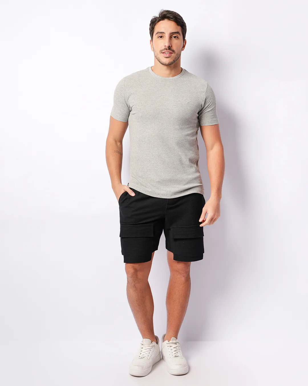 Bermuda Masculina Texturizada Com Bolso Frontal Preta
