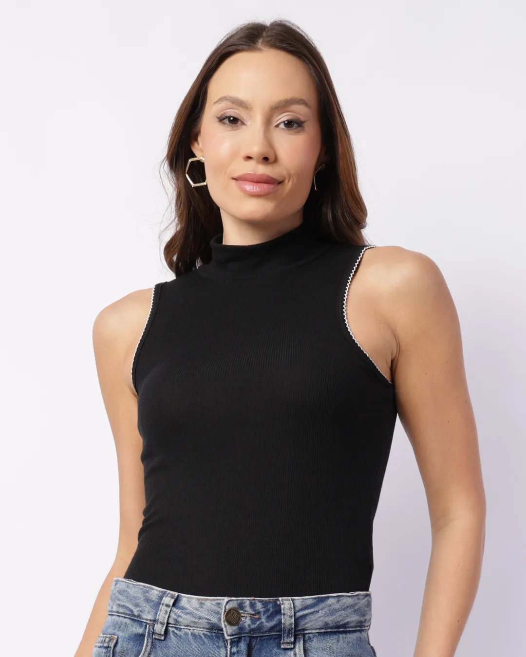 Regata Feminina Gola Alta com Picueta Preta