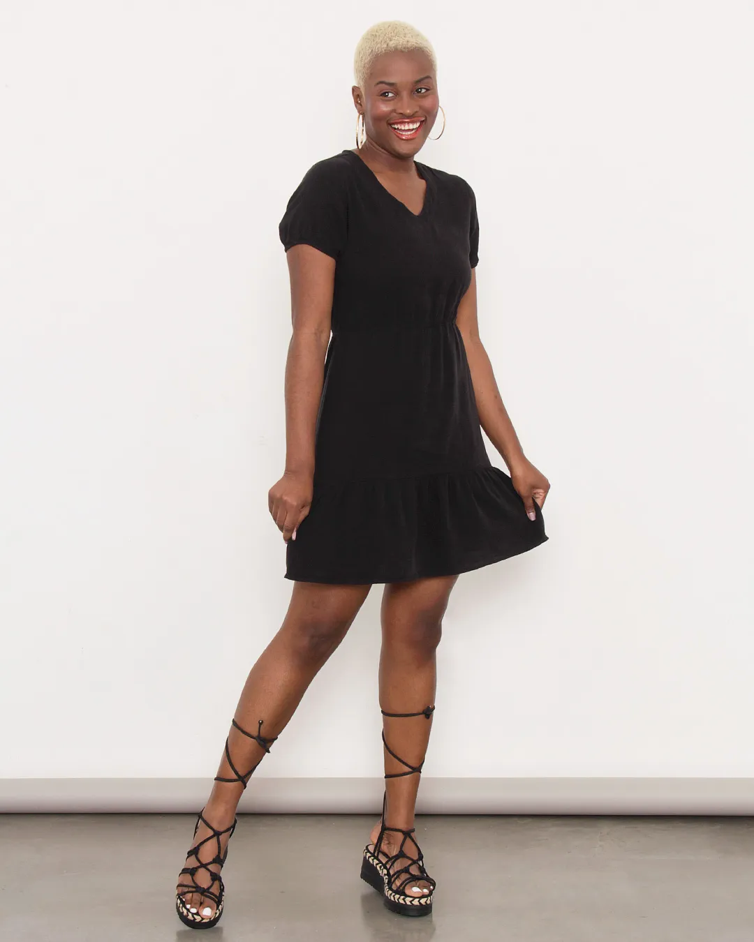 Vestido Feminino Vizzy Gola V Manga Curta Preto