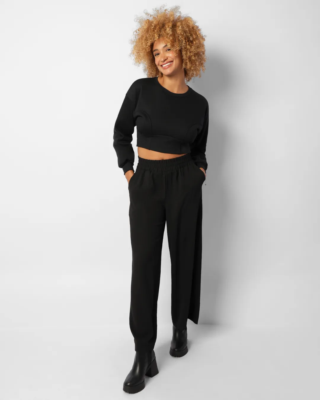 Calça Feminina Pantalona Com Bolsos Preta
