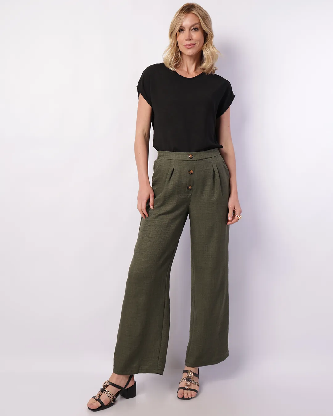 Calça Feminina Reta Berry & Co. com Bolsos Botões Verde