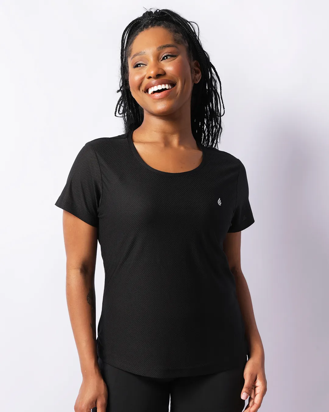 Blusa Fitness Feminina Barra Alongada Manga Curta Preto