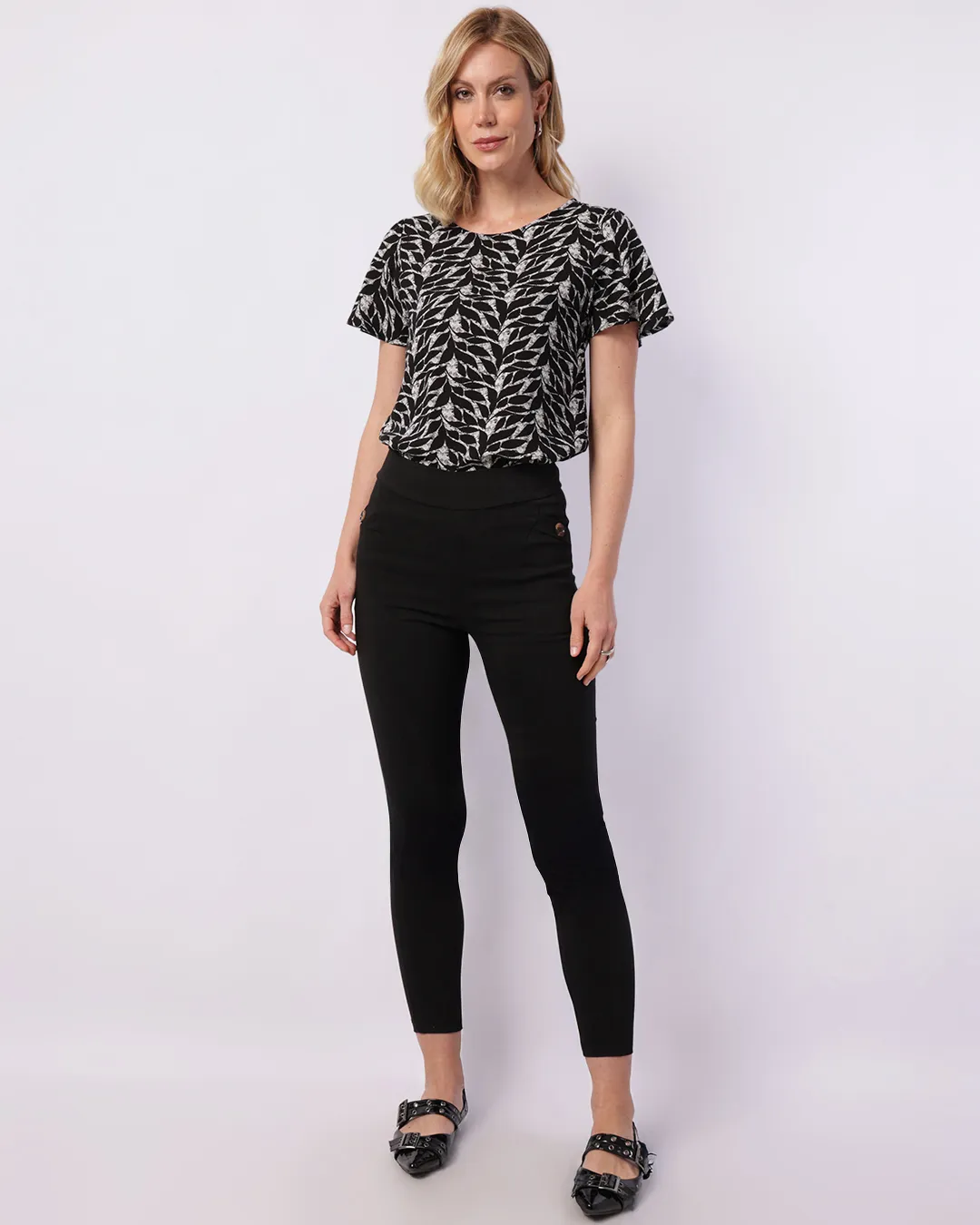 Calça Feminina Bengaline com Bolsos Botões Preta