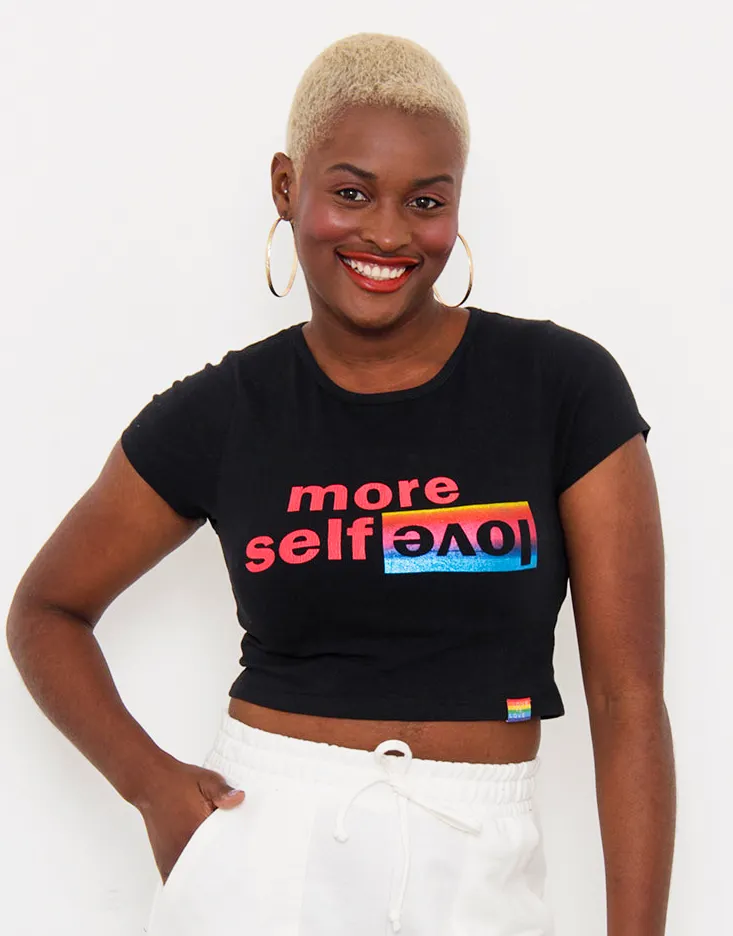 Camiseta Feminina Cropped com Estampa Manga Curta Preta