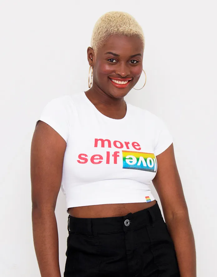 Camiseta Feminina Cropped com Estampa Manga Curta Branca