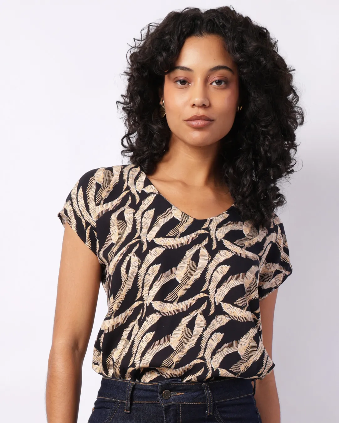 Blusa Feminina Berry & Co. Decote V Estampada Preta
