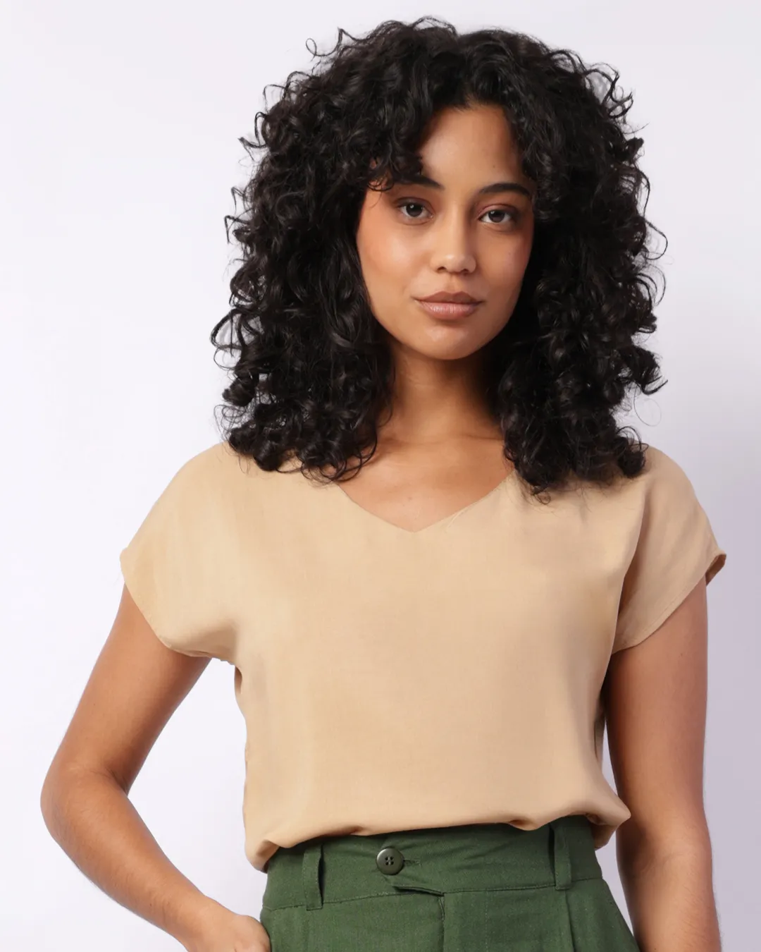 Blusa Feminina Berry & Co. Decote V Bege