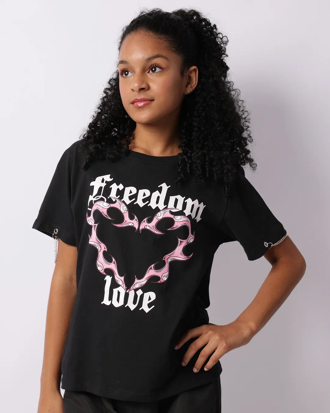Camiseta Juvenil Manga Curta Freedom Correntes Preta