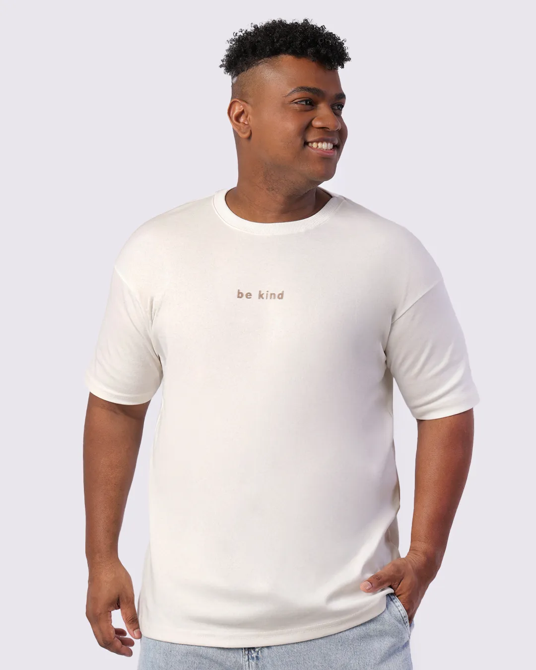 Camiseta Plus Size Masculina Estampa Be Kind Manga Curta Off White