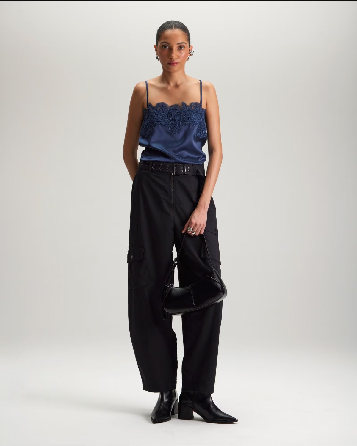 Regata feminina em cetim com renda - Azul Escuro