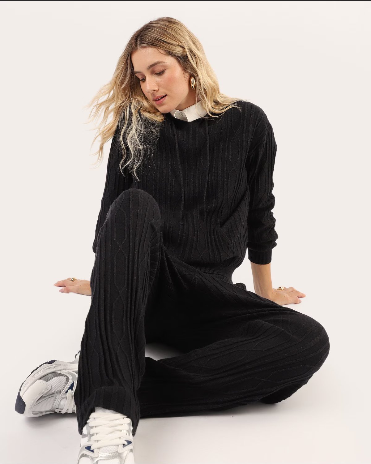 Blusa feminina com capuz em tricot - Preto