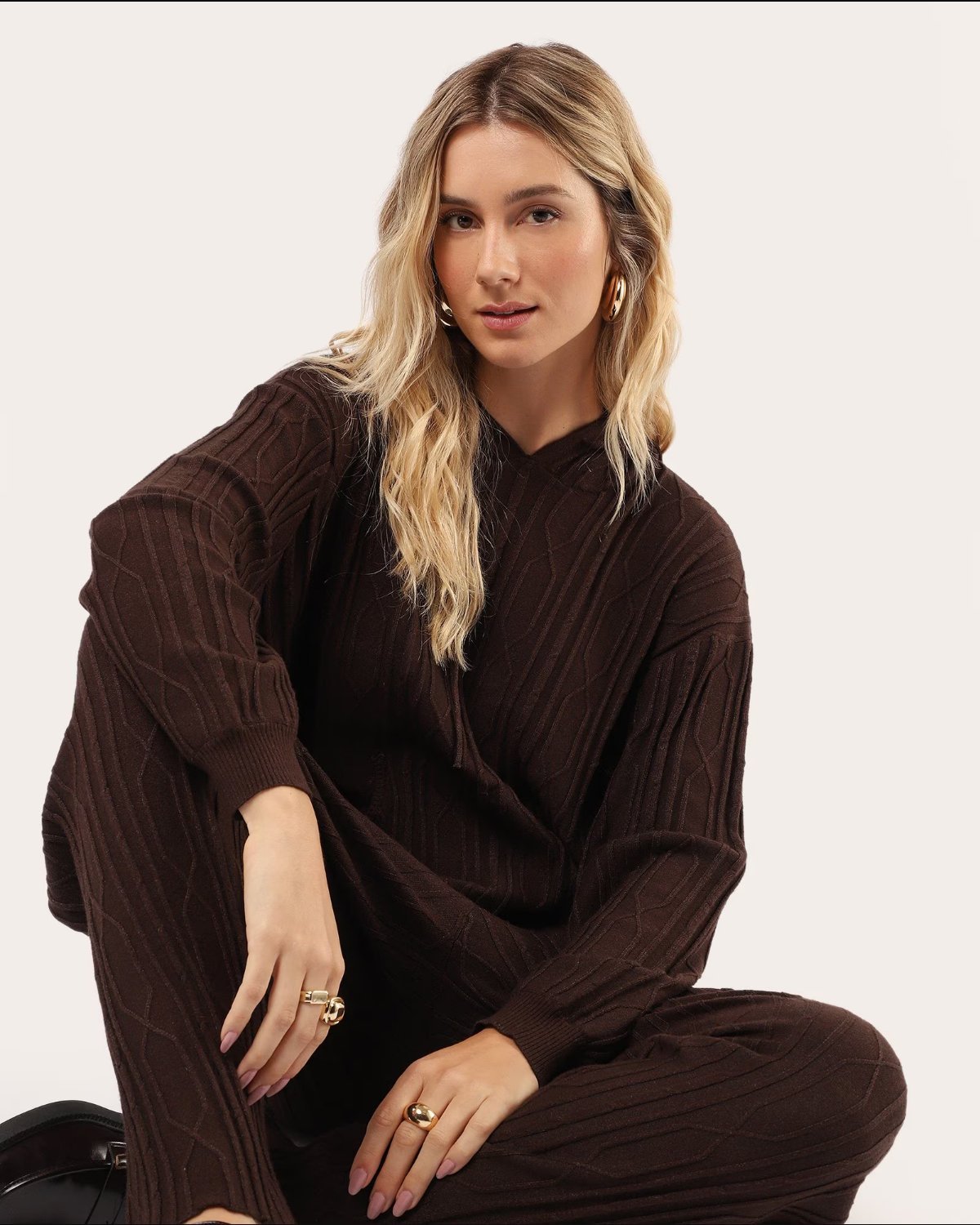 Blusa feminina com capuz em tricot - Marrom Escuro